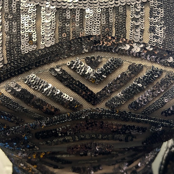 Black - Picture 2 of 5